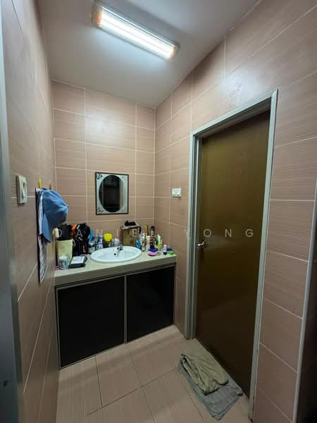 Rumah Teres 2 Tingkat untuk Dijual di Taman Bestari Indah (Ulu Tiram) - Daniel Yong - Bathroom - PropertyGuru.com.my
