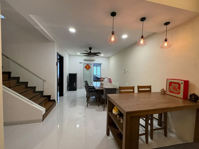 1.5-storey Terraced House for Rent in Taman Molek (Johor Bahru) - Jesy Tey - Dining Room - PropertyGuru.com.my