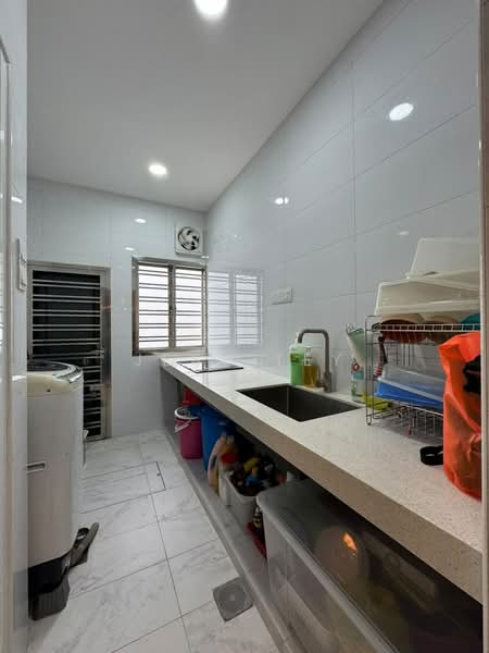 1.5-storey Terraced House for Rent in Taman Molek (Johor Bahru) - Jesy Tey - Kitchen - PropertyGuru.com.my