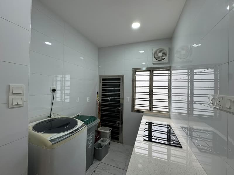 1.5-storey Terraced House for Rent in Taman Molek (Johor Bahru) - Jesy Tey - Kitchen - PropertyGuru.com.my