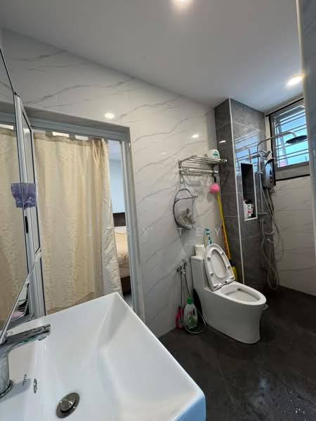 1.5-storey Terraced House for Rent in Taman Molek (Johor Bahru) - Jesy Tey - Bathroom - PropertyGuru.com.my