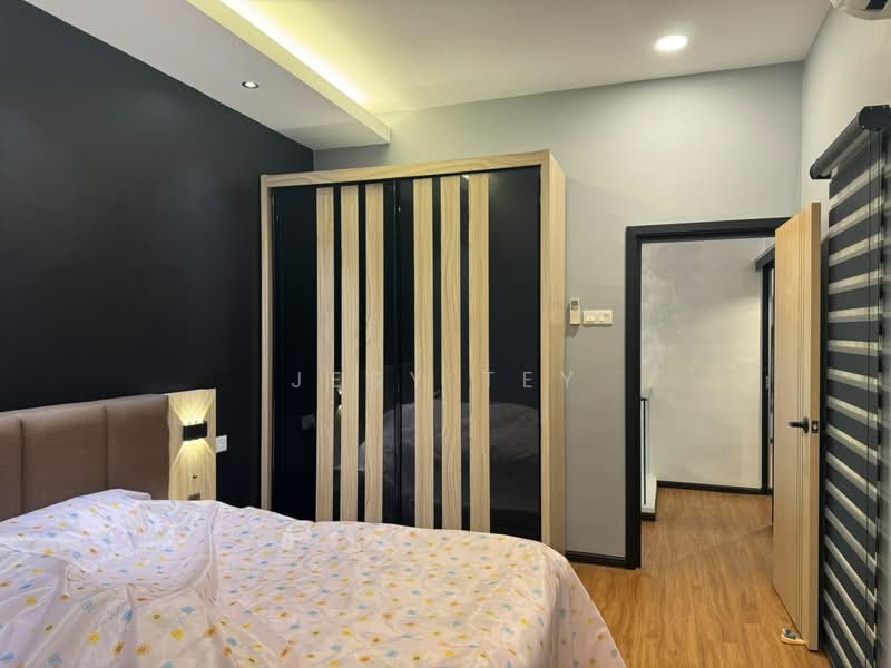 1.5-storey Terraced House for Rent in Taman Molek (Johor Bahru) - Jesy Tey - Bedroom - PropertyGuru.com.my
