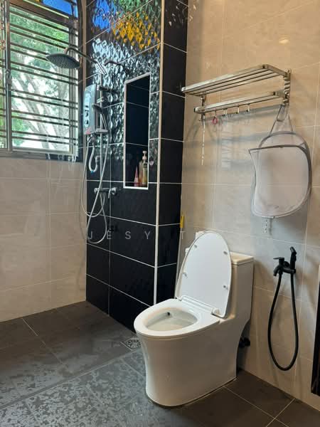 1.5-storey Terraced House for Rent in Taman Molek (Johor Bahru) - Jesy Tey - Bathroom - PropertyGuru.com.my