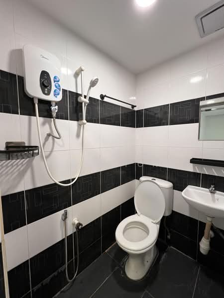 Rumah Teres 1 Tingkat untuk Disewa di Taman Serdang Jaya (Seri Kembangan) - Vince Yong - Bathroom - PropertyGuru.com.my