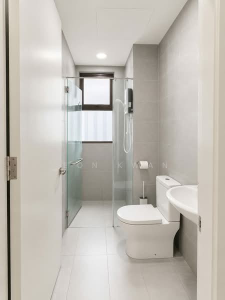 Servis Apartment untuk Disewa di The Clio 2 Residences - Leon Kwan - Bathroom - PropertyGuru.com.my