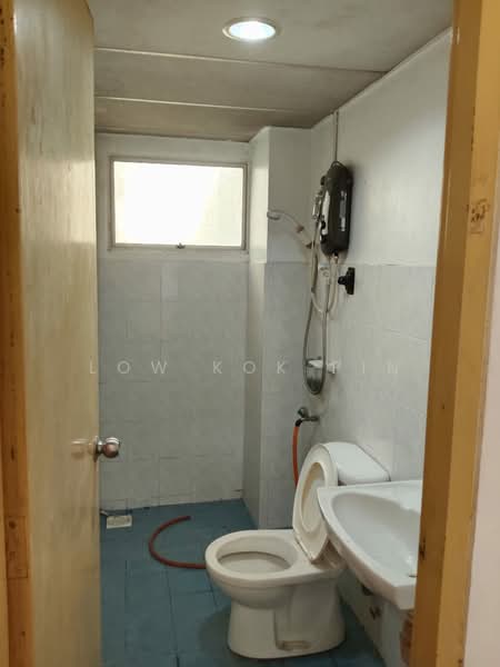 Pangsapuri untuk Disewa di Desa Tanjung - Low Kok Pin - Bathroom - PropertyGuru.com.my