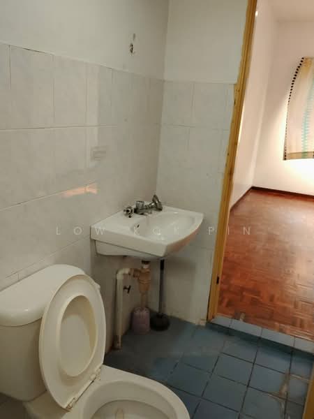 Pangsapuri untuk Disewa di Desa Tanjung - Low Kok Pin - Bathroom - PropertyGuru.com.my