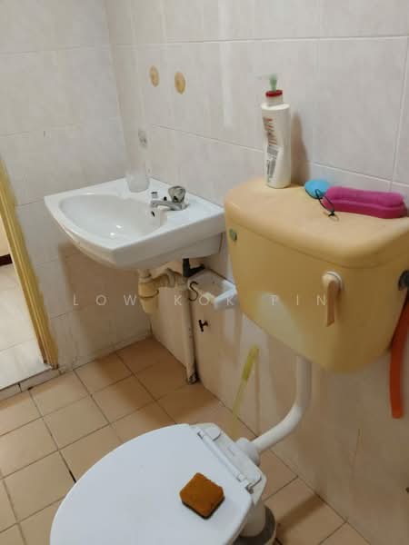 Pangsapuri untuk Disewa di Desa Tanjung - Low Kok Pin - Bathroom - PropertyGuru.com.my