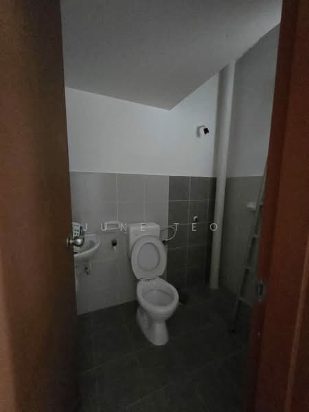 Rumah Bandar untuk Disewa di Johor Bahru (Johor) - June Teo - Bathroom - PropertyGuru.com.my