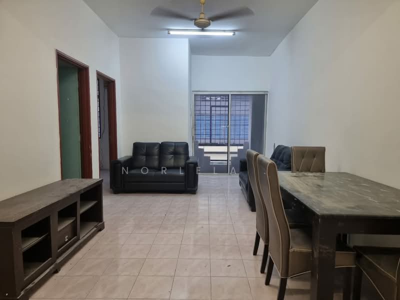 Rumah Flat untuk Disewa di Pusat Hentian Kajang - Norlela . - Living Room - PropertyGuru.com.my