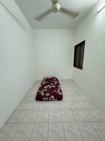 Rumah Flat untuk Disewa di Pusat Hentian Kajang - Norlela . - Bedroom - PropertyGuru.com.my