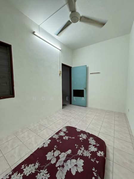 Rumah Flat untuk Disewa di Pusat Hentian Kajang - Norlela . - Bedroom - PropertyGuru.com.my