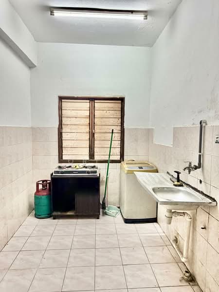 Flat for Rent at Pusat Hentian Kajang - Norlela . - Kitchen - PropertyGuru.com.my