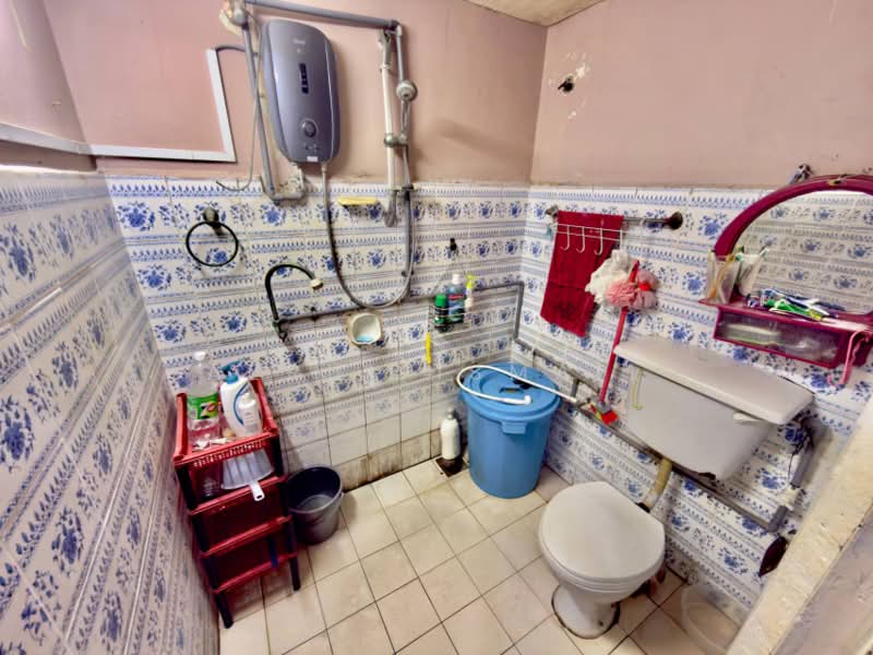 Rumah Teres 2 Tingkat untuk Dijual di Selayang (Selangor) - Azrul Ismail - Bathroom - PropertyGuru.com.my