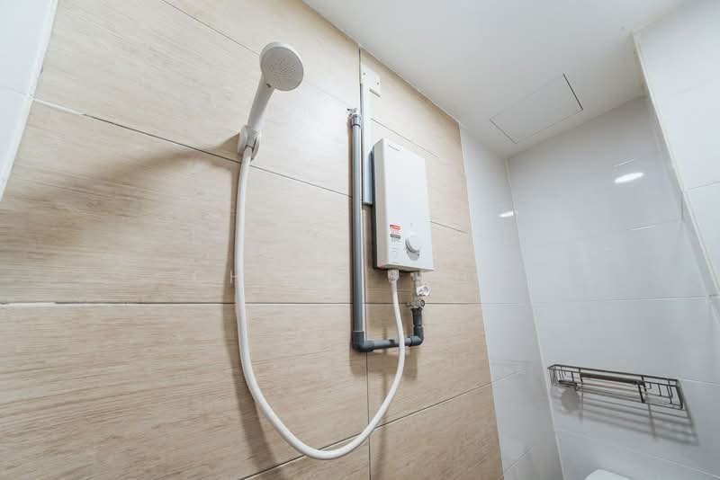 Servis Apartment untuk Disewa di SkyVille 8 @ Benteng 8 - Chloe Shum - Bathroom - PropertyGuru.com.my