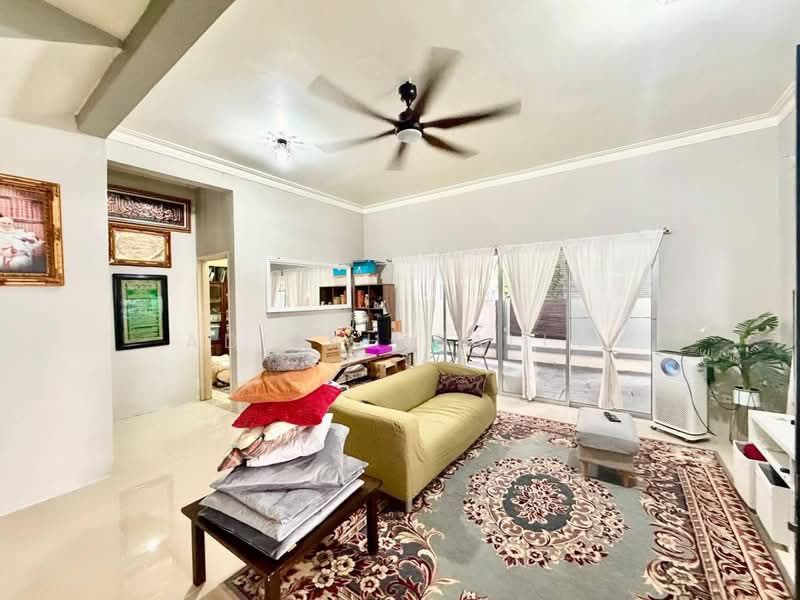 Rumah Kluster untuk Dijual di Jenjarom (Selangor) - Adibah Salim - Living Room - PropertyGuru.com.my