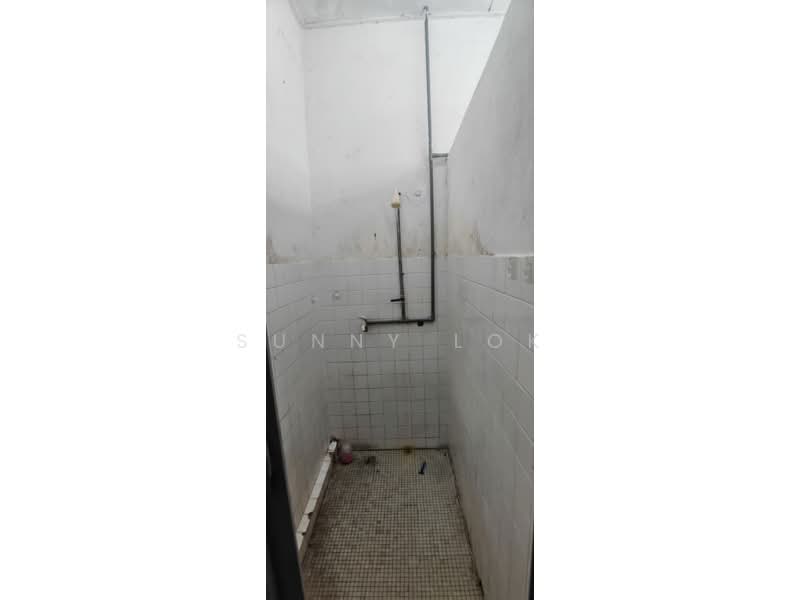 1-storey Terraced House for Rent in Taman Merak (Simpang Ampat) - Sunny Lok - Bathroom - PropertyGuru.com.my