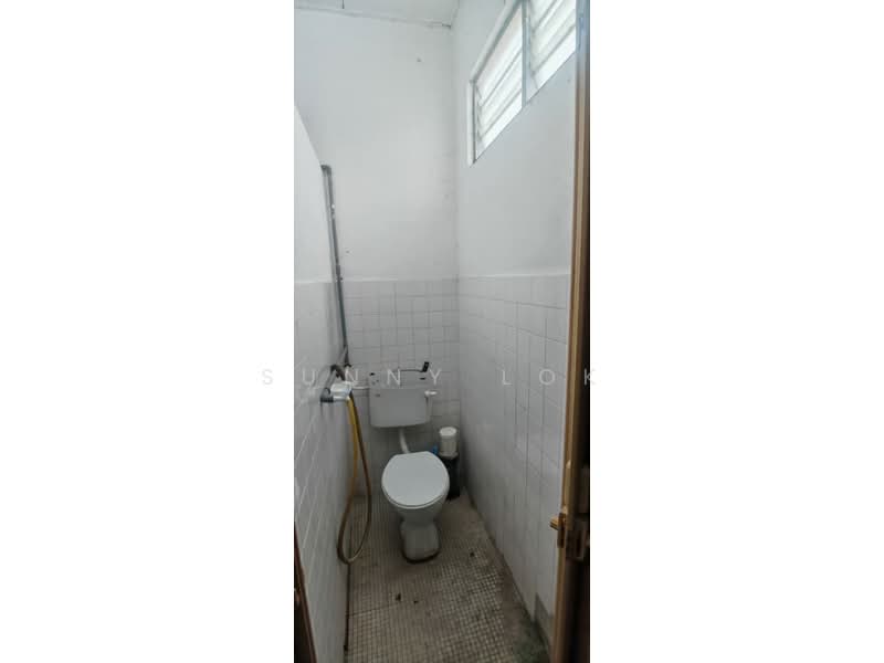 1-storey Terraced House for Rent in Taman Merak (Simpang Ampat) - Sunny Lok - Bathroom - PropertyGuru.com.my