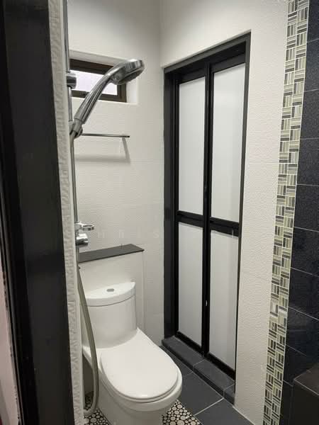 Rumah Teres 3-Tingkat untuk Dijual di Teluk Kumbar (Penang) - Chris Ooi - Bathroom - PropertyGuru.com.my