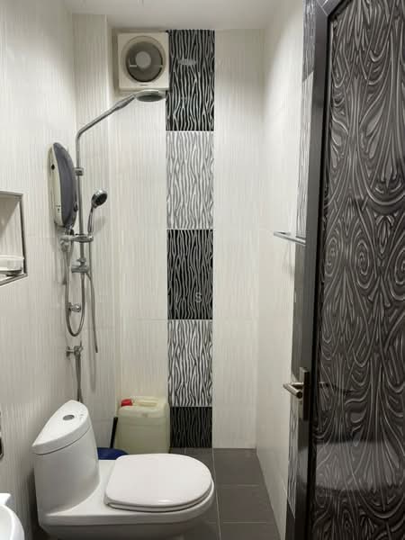Rumah Teres 3-Tingkat untuk Dijual di Teluk Kumbar (Penang) - Chris Ooi - Bathroom - PropertyGuru.com.my