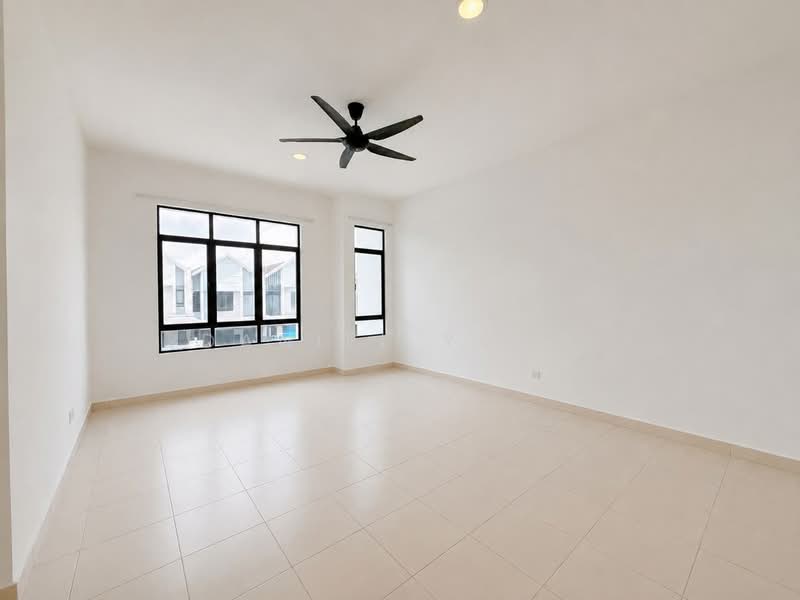 Rumah Teres 2 Tingkat untuk Dijual di Taman Bestari Perdana (Pasir Gudang) - Daniel Yong - Living Room - PropertyGuru.com.my