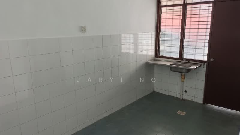 Rumah Teres 2-Tingkat untuk Dijual di Puchong (Selangor) - Jaryl Ng - Kitchen - PropertyGuru.com.my