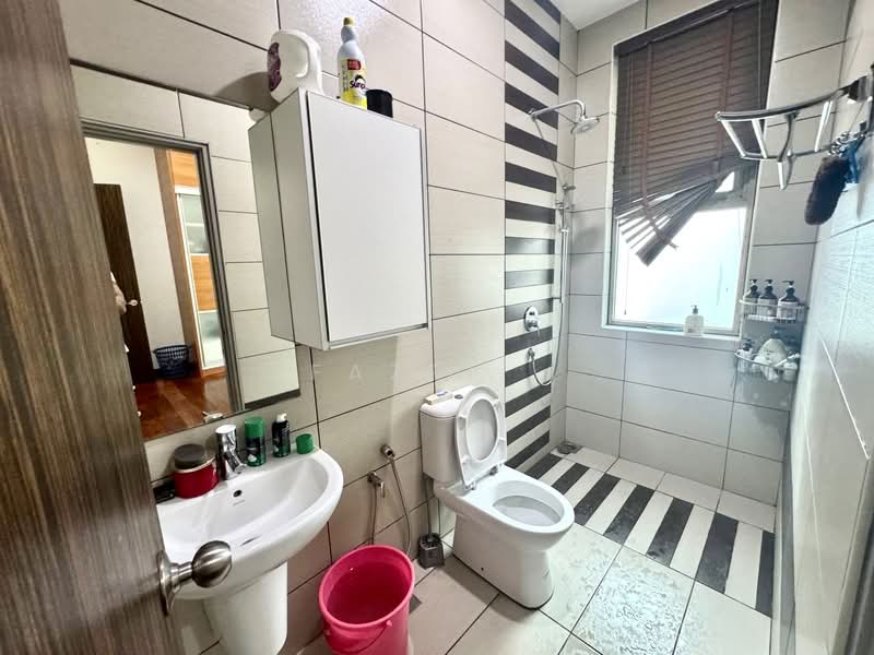 Rumah Berkembar untuk Dijual di Taman Bukit Serdang (Seri Kembangan) - Fazri . - PropertyGuru.com.my