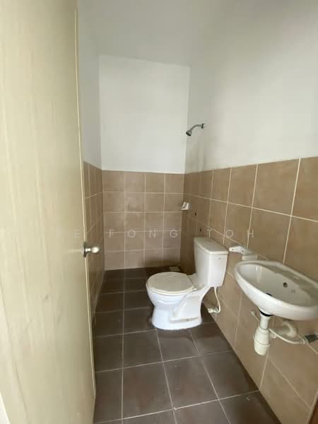 2.5-storey Terraced House for Sale in Taman Scientex Senai (Senai) - Ee Fong Toh - Bathroom - PropertyGuru.com.my