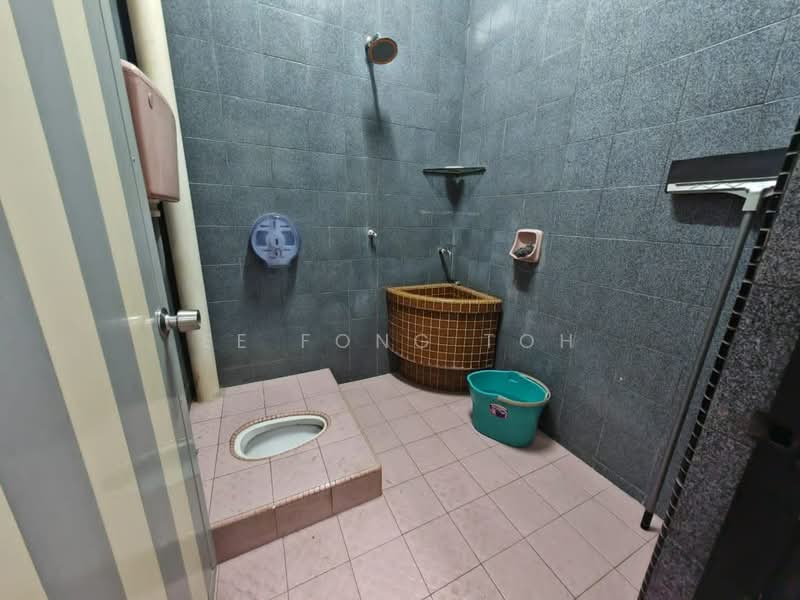 Rumah Teres 2 Tingkat untuk Dijual di Taman Ungku Tun Aminah (Skudai) - Ee Fong Toh - Bathroom - PropertyGuru.com.my
