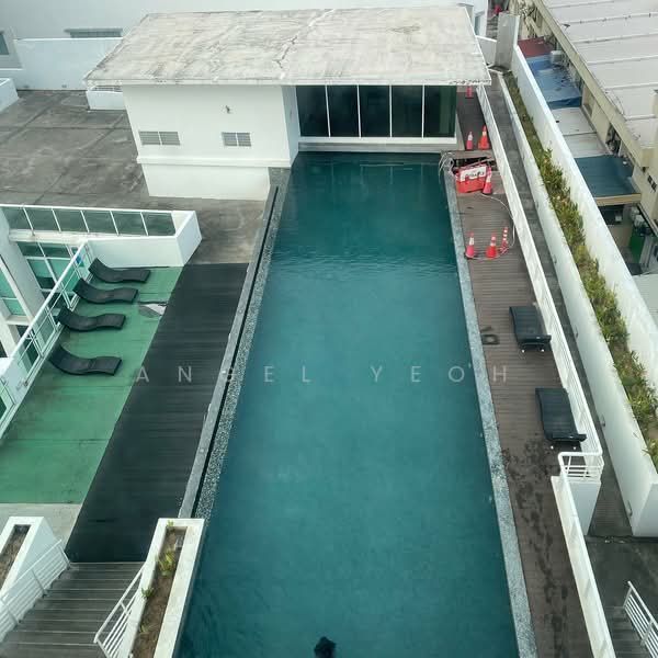 Servis Apartment untuk Disewa di Maritime Suite - Angel Yeoh - Pool - PropertyGuru.com.my