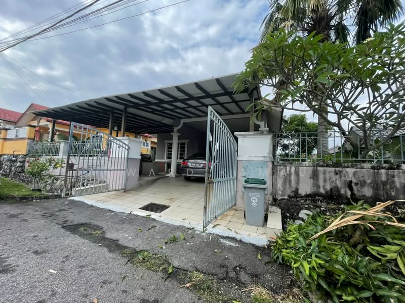 Bungalow for Sale in Taman Sri Pulai (Sikamat) - Asward Kamal - Exterior - PropertyGuru.com.my