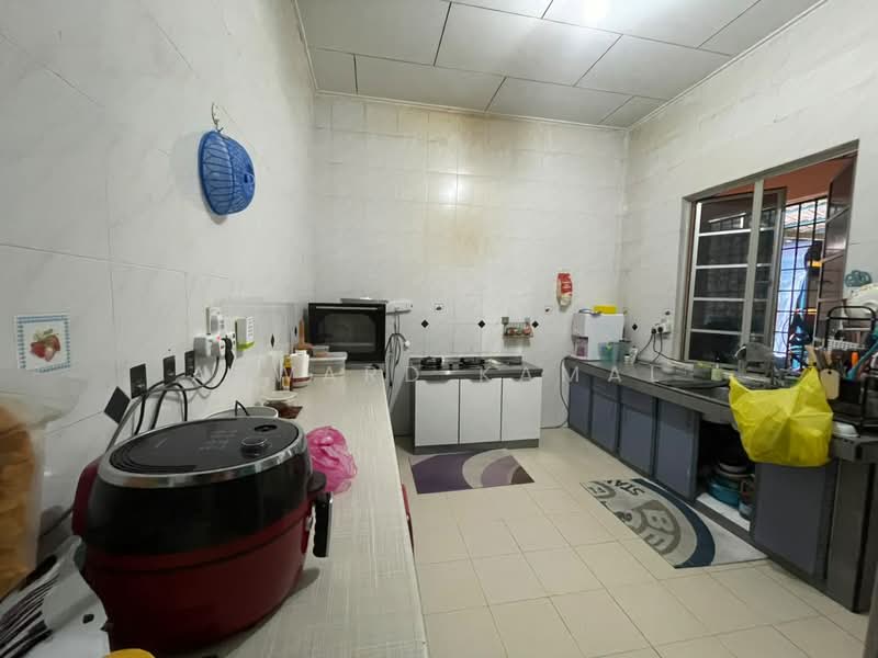 Bungalow for Sale in Taman Sri Pulai (Sikamat) - Asward Kamal - Kitchen - PropertyGuru.com.my
