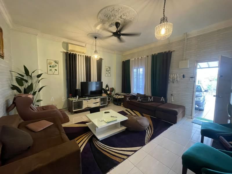 Bungalow for Sale in Taman Sri Pulai (Sikamat) - Asward Kamal - Living Room - PropertyGuru.com.my