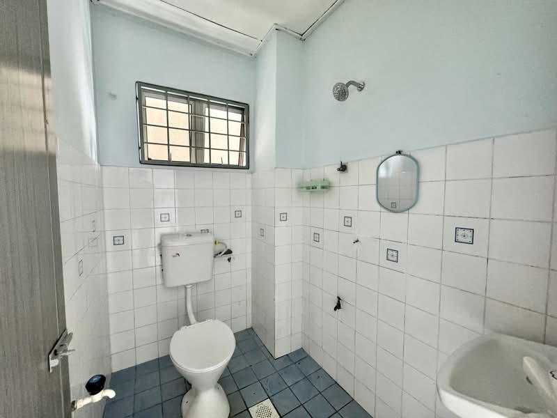 Pangsapuri untuk Dijual di Pangsapuri Senja - Imran Ismadi - Bathroom - PropertyGuru.com.my
