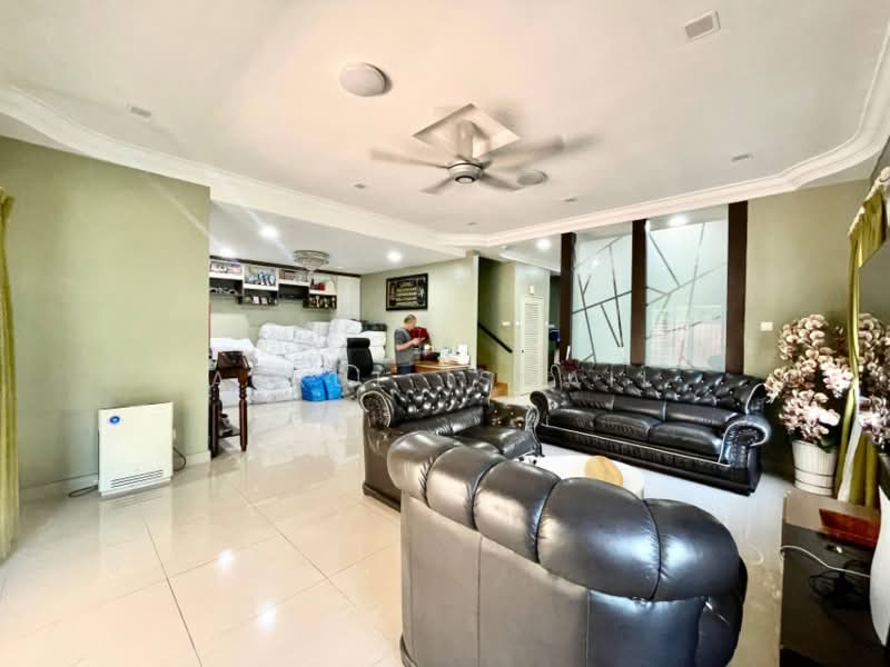 Rumah Berkembar untuk Dijual di Batu Caves (Selangor) - Azrul Ismail - Living Room - PropertyGuru.com.my
