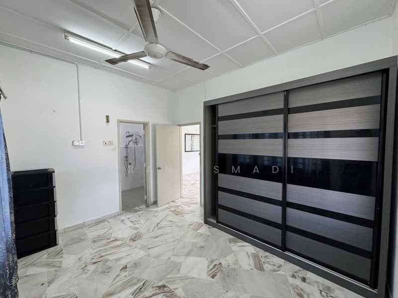 Rumah Banglo untuk Dijual di Taman Rasah Kemayan (Rasah) - Imran Ismadi - Bedroom - PropertyGuru.com.my