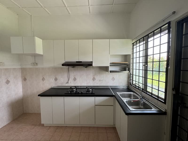 Rumah Banglo untuk Dijual di Taman Rasah Kemayan (Rasah) - Imran Ismadi - Kitchen - PropertyGuru.com.my