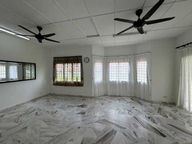 Rumah Banglo untuk Dijual di Taman Rasah Kemayan (Rasah) - Imran Ismadi - Living Room - PropertyGuru.com.my