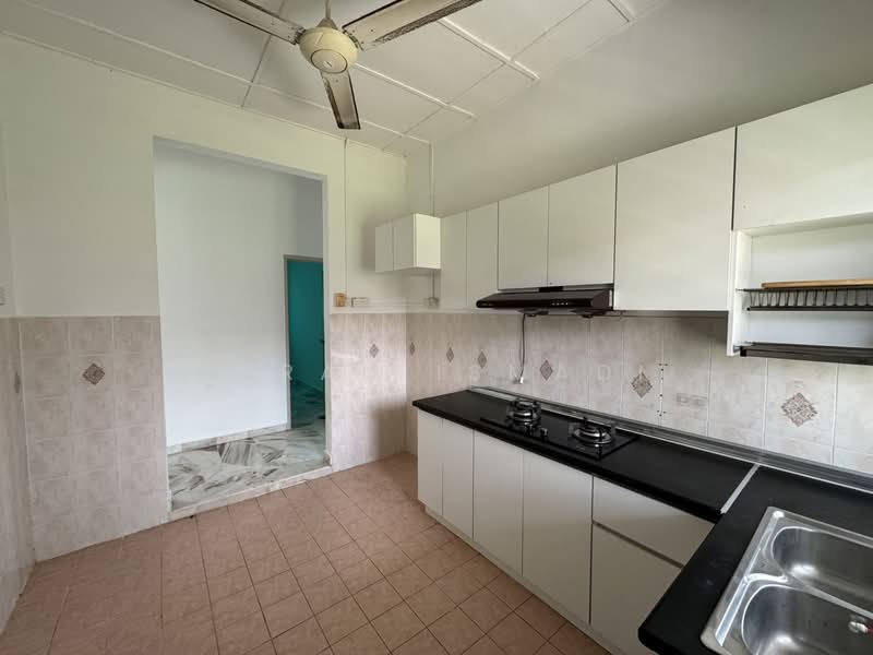 Rumah Banglo untuk Dijual di Taman Rasah Kemayan (Rasah) - Imran Ismadi - Kitchen - PropertyGuru.com.my