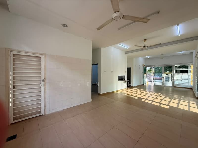 1-storey Terraced House for Sale in Setia Alam (Selangor) - Alven Lim - Living Room - PropertyGuru.com.my