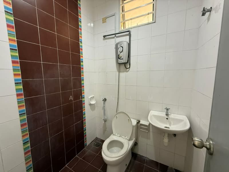 1-storey Terraced House for Sale in Setia Alam (Selangor) - Alven Lim - Bathroom - PropertyGuru.com.my