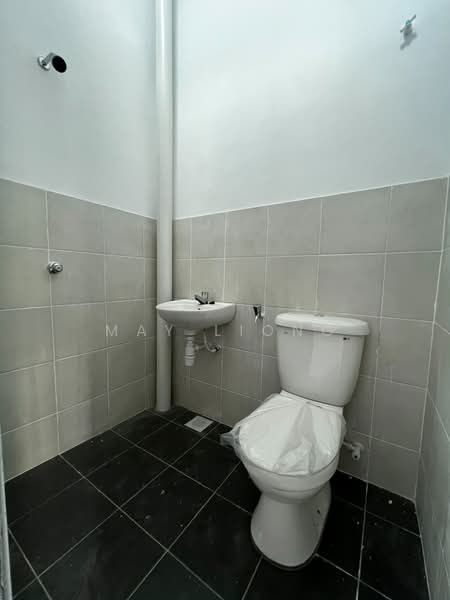 2-storey Terraced House for Sale in Taman Scientex Rawang (Rawang) - May Liong - Bathroom - PropertyGuru.com.my