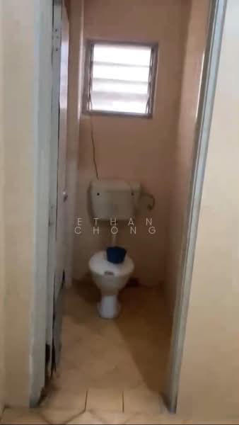 Shop for Rent in Subang (Selangor) - Ethan Chong - Bathroom - PropertyGuru.com.my