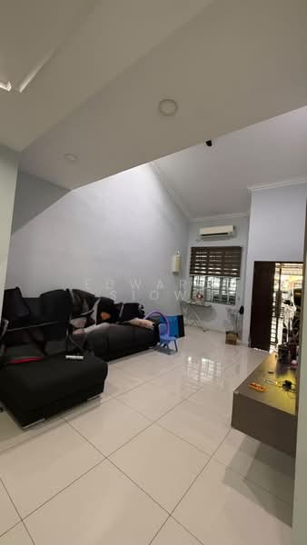 Rumah Teres 1.5 Tingkat untuk Disewa di Taman Impian Emas (Skudai) - Edward Siow - Living Room - PropertyGuru.com.my