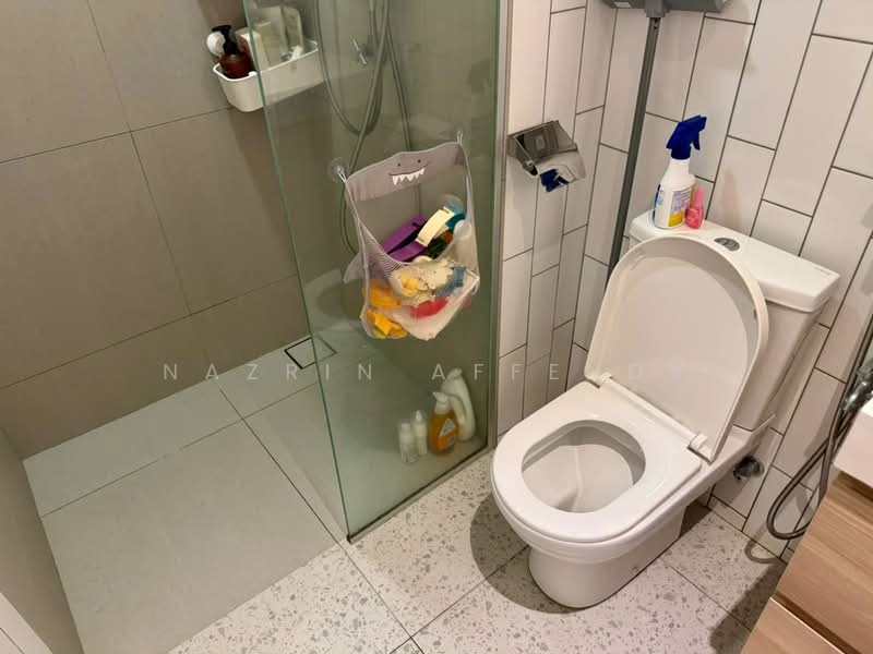 Servis Apartment untuk Disewa di Paramount Utropolis - Nazrin Affendy - Bathroom - PropertyGuru.com.my