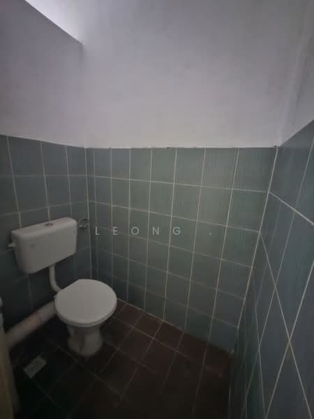 Pangsapuri untuk Dijual di Taman Ria - Leong . - Bathroom - PropertyGuru.com.my