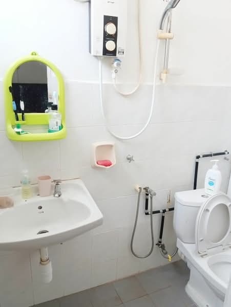Rumah Flat untuk Dijual di Pesara Nipah - Li Fang - Bathroom - PropertyGuru.com.my