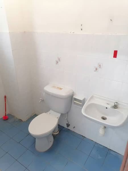 Pangsapuri untuk Dijual di Pangsapuri Sri Alpinia - Yi Jun - Bathroom - PropertyGuru.com.my