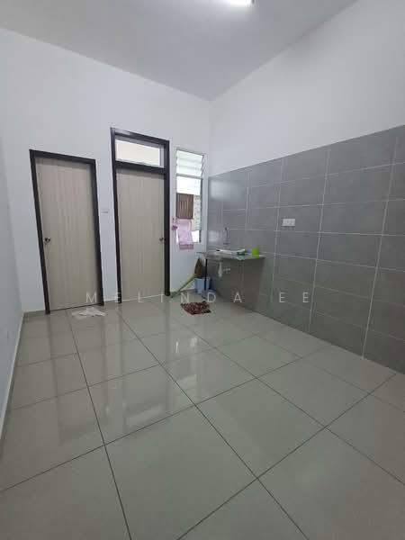 Rumah Teres 2 Tingkat untuk Disewa di Bandar Layangkasa (Pasir Gudang) - Melinda Ee - Kitchen - PropertyGuru.com.my