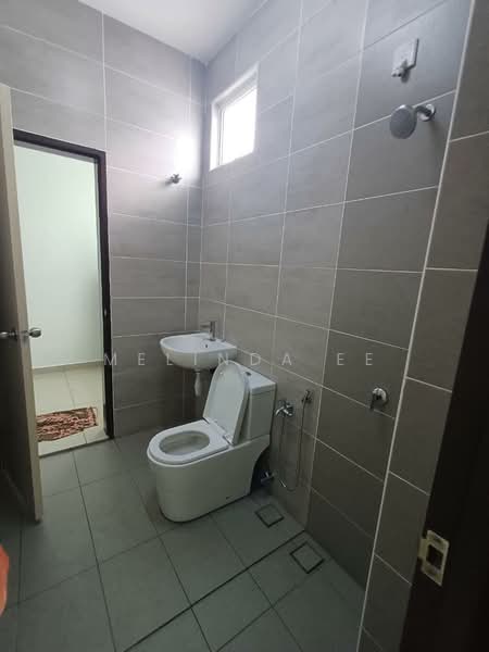 Rumah Teres 2 Tingkat untuk Disewa di Bandar Layangkasa (Pasir Gudang) - Melinda Ee - Bathroom - PropertyGuru.com.my